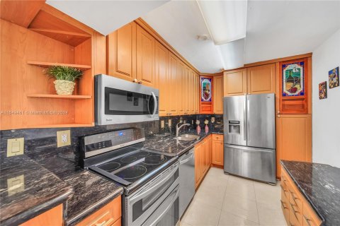 Condo in Aventura, Florida, 2 bedrooms  № 1351865 - photo 1