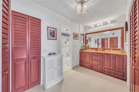 Condo in Aventura, Florida, 2 bedrooms  № 1351865 - photo 17