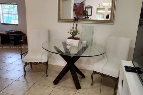 Casa en venta en South Miami, Florida, 3 dormitorios, 172.98 m2 № 1351909 - foto 4