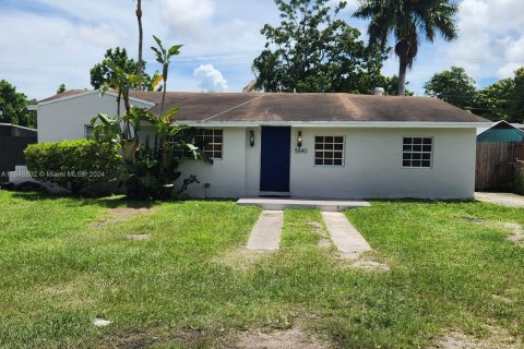 House in South Miami, Florida 3 bedrooms, 172.98 sq.m. № 1351909 - photo 1