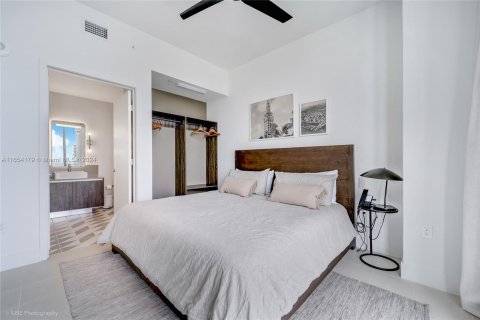 Condo in Miami, Florida, 1 bedroom  № 1351960 - photo 2