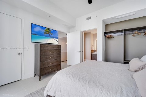 Condominio en alquiler en Miami, Florida, 1 dormitorio, 55.56 m2 № 1351960 - foto 3