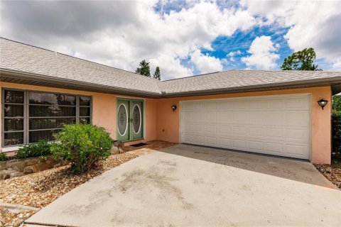 House in Port Charlotte, Florida 3 bedrooms, 220.36 sq.m. № 1359704 - photo 6