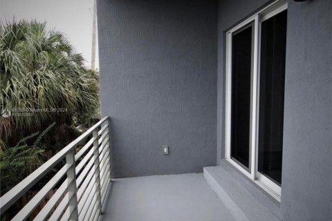 Adosado en venta en Pompano Beach, Florida, 3 dormitorios, 183.02 m2 № 1035309 - foto 14
