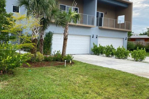 Townhouse in Pompano Beach, Florida 3 bedrooms, 183.02 sq.m. № 1035309 - photo 1