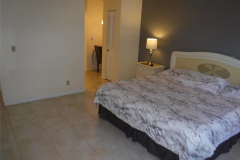 Condo in Lauderhill, Florida, 1 bedroom  № 1021945 - photo 16