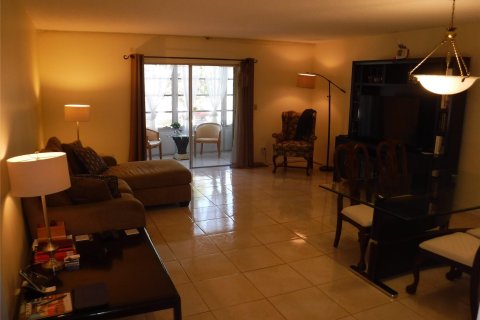 Condo in Lauderhill, Florida, 1 bedroom  № 1021945 - photo 28