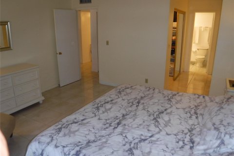 Condo in Lauderhill, Florida, 1 bedroom  № 1021945 - photo 17