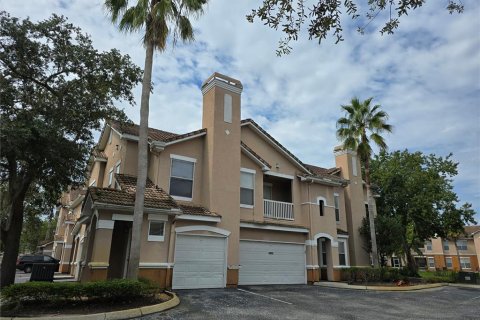 Condo in Tampa, Florida, 2 bedrooms  № 1360841 - photo 1