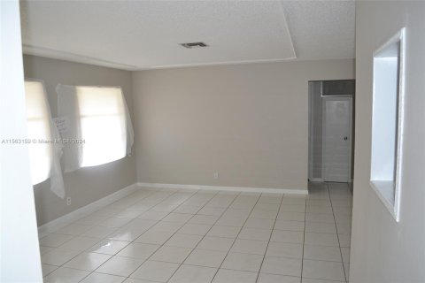 Купить виллу или дом в Маргит, Флорида 3 спальни, 116.78м2, № 1099230 - фото 3