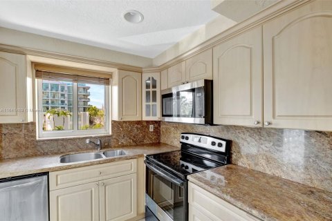 Condominio en venta en Bay Harbor Islands, Florida, 1 dormitorio, 71.07 m2 № 1325229 - foto 5