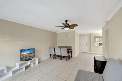 Condominio en venta en Bay Harbor Islands, Florida, 1 dormitorio, 71.07 m2 № 1325229 - foto 11