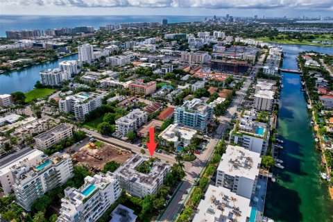 Condo in Bay Harbor Islands, Florida, 1 bedroom  № 1325229 - photo 25