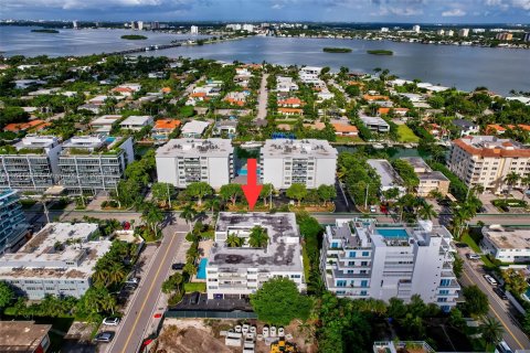 Condominio en venta en Bay Harbor Islands, Florida, 1 dormitorio, 71.07 m2 № 1325229 - foto 28