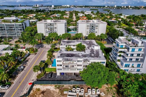 Condominio en venta en Bay Harbor Islands, Florida, 1 dormitorio, 71.07 m2 № 1325229 - foto 29