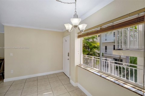 Condo in Bay Harbor Islands, Florida, 1 bedroom  № 1325229 - photo 16