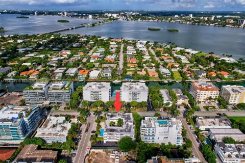 Condo in Bay Harbor Islands, Florida, 1 bedroom  № 1325229 - photo 3