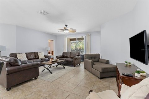 Casa en venta en Davenport, Florida, 5 dormitorios, 196.02 m2 № 1307197 - foto 11