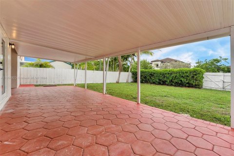 Villa ou maison à vendre à Palmetto Bay, Floride: 4 chambres, 138.05 m2 № 1358863 - photo 16