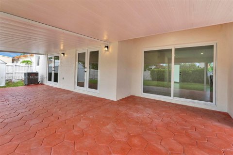 Villa ou maison à vendre à Palmetto Bay, Floride: 4 chambres, 138.05 m2 № 1358863 - photo 17