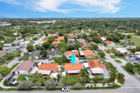 Villa ou maison à vendre à Palmetto Bay, Floride: 4 chambres, 138.05 m2 № 1358863 - photo 19