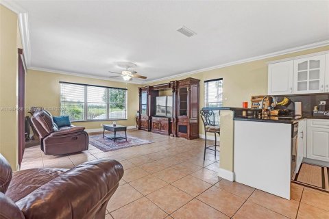 Villa ou maison à vendre à Miramar, Floride: 4 chambres, 231.42 m2 № 1358864 - photo 12