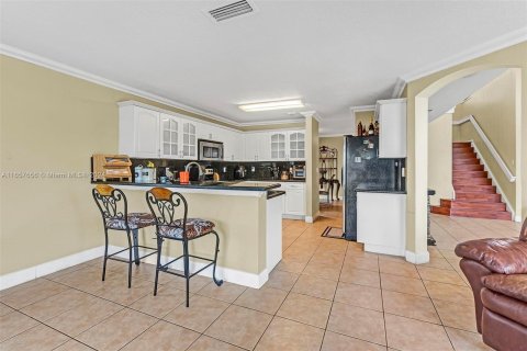 Villa ou maison à vendre à Miramar, Floride: 4 chambres, 231.42 m2 № 1358864 - photo 11