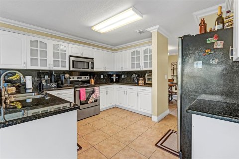 Villa ou maison à vendre à Miramar, Floride: 4 chambres, 231.42 m2 № 1358864 - photo 9