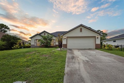 Villa ou maison à vendre à Palm Bay, Floride: 3 chambres, 158.21 m2 № 1343544 - photo 1