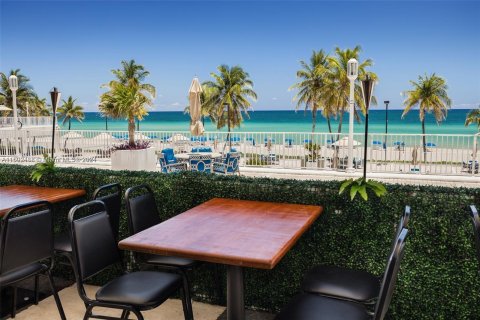 Condo in Hollywood, Florida, 1 bedroom  № 1224981 - photo 5