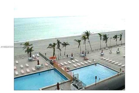 Condominio en venta en Hollywood, Florida, 1 dormitorio, 92.9 m2 № 1224981 - foto 8