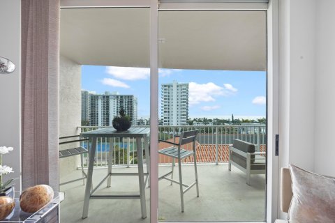 Condo in Fort Lauderdale, Florida, 2 bedrooms  № 1040714 - photo 15