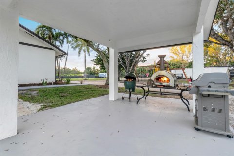Casa en venta en Southwest Ranches, Florida, 4 dormitorios, 323.76 m2 № 1076834 - foto 13