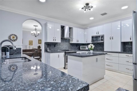 Casa en venta en Cutler Bay, Florida, 5 dormitorios, 366.5 m2 № 1054243 - foto 12