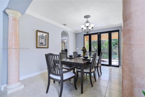 Casa en venta en Cutler Bay, Florida, 5 dormitorios, 366.5 m2 № 1054243 - foto 10