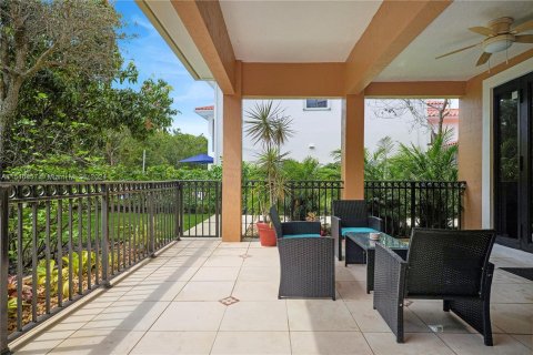Villa ou maison à vendre à Cutler Bay, Floride: 5 chambres, 366.5 m2 № 1054243 - photo 30