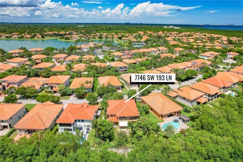 Villa ou maison à vendre à Cutler Bay, Floride: 5 chambres, 366.5 m2 № 1054243 - photo 5