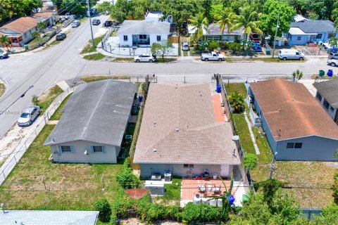 Commercial property in Miami, Florida 192.31 sq.m. № 1206287 - photo 28