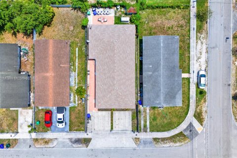 Commercial property in Miami, Florida 192.31 sq.m. № 1206287 - photo 5