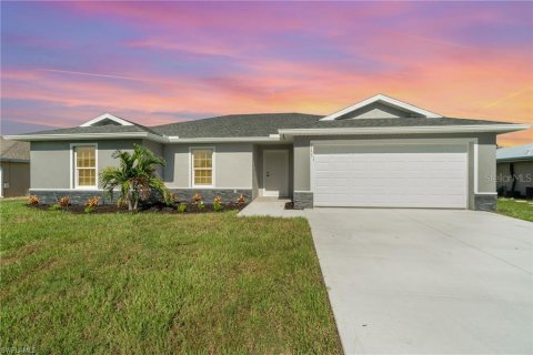 House in North Port, Florida 3 bedrooms, 168.06 sq.m. № 1358269 - photo 1