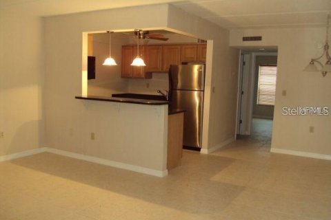 Condo in Largo, Florida, 1 bedroom  № 1370126 - photo 5