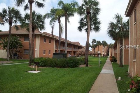 Condo in Largo, Florida, 1 bedroom  № 1370126 - photo 1