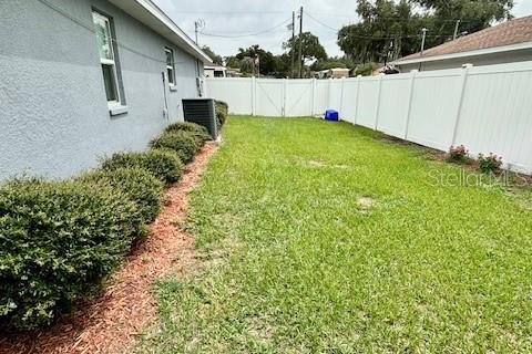 House in Zephyrhills, Florida 4 bedrooms, 153.29 sq.m. № 1370127 - photo 23