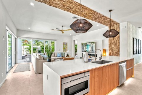 Villa ou maison à louer à Sarasota, Floride: 6 chambres, 325.16 m2 № 1370128 - photo 8