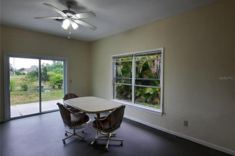 House in Cape Coral, Florida 3 bedrooms, 172.8 sq.m. № 1051888 - photo 16