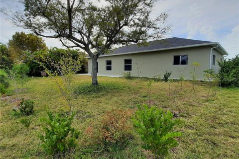 House in Cape Coral, Florida 3 bedrooms, 172.8 sq.m. № 1051888 - photo 7