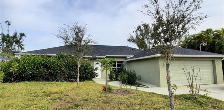 House in Cape Coral, Florida 3 bedrooms, 172.8 sq.m. № 1051888
