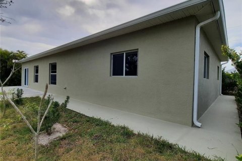 House in Cape Coral, Florida 3 bedrooms, 172.8 sq.m. № 1051888 - photo 6