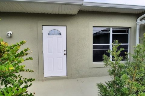 House in Cape Coral, Florida 3 bedrooms, 172.8 sq.m. № 1051888 - photo 2