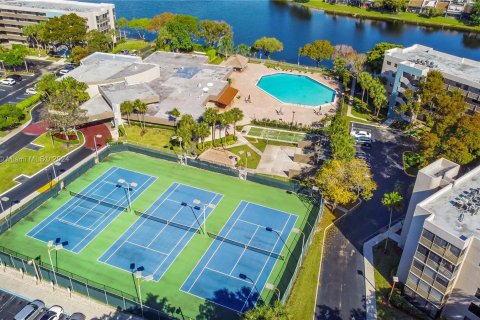 Condo in Pembroke Pines, Florida, 1 bedroom  № 1327976 - photo 25